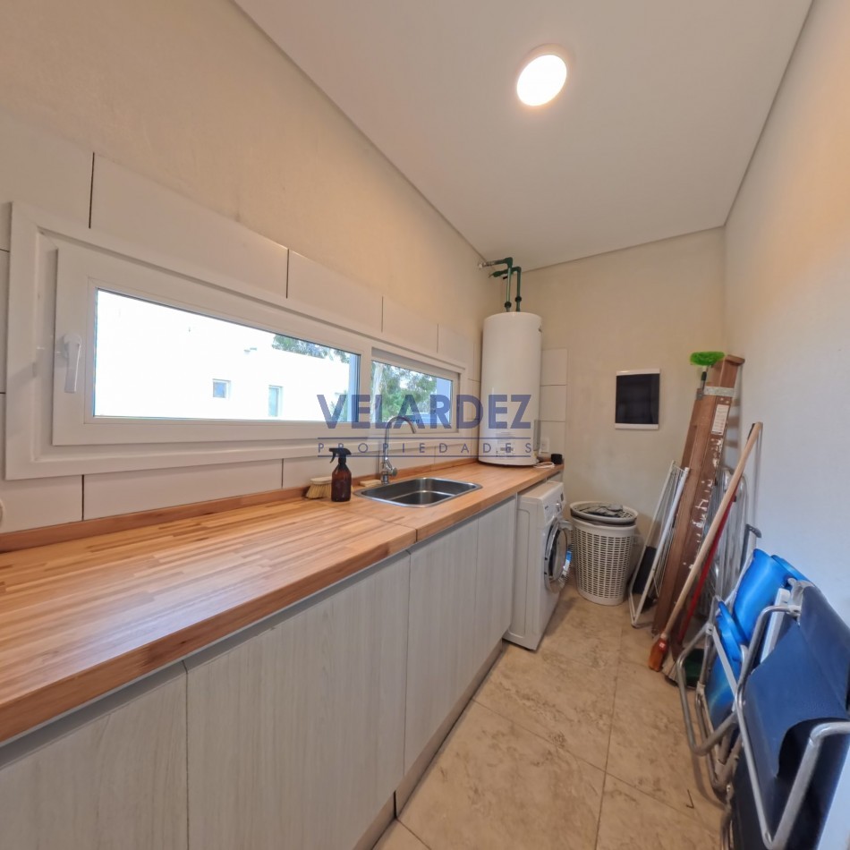 Casa de 4 dormitorios - Barrio Ecuestre - Costa Esmeralda