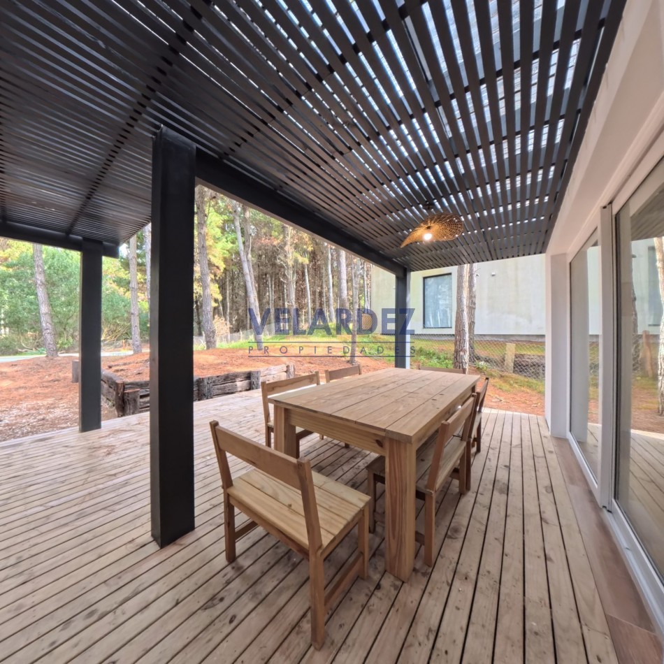 Casa 4 dormitorios en Costa Esmeralda - Barrio Senderos 4
