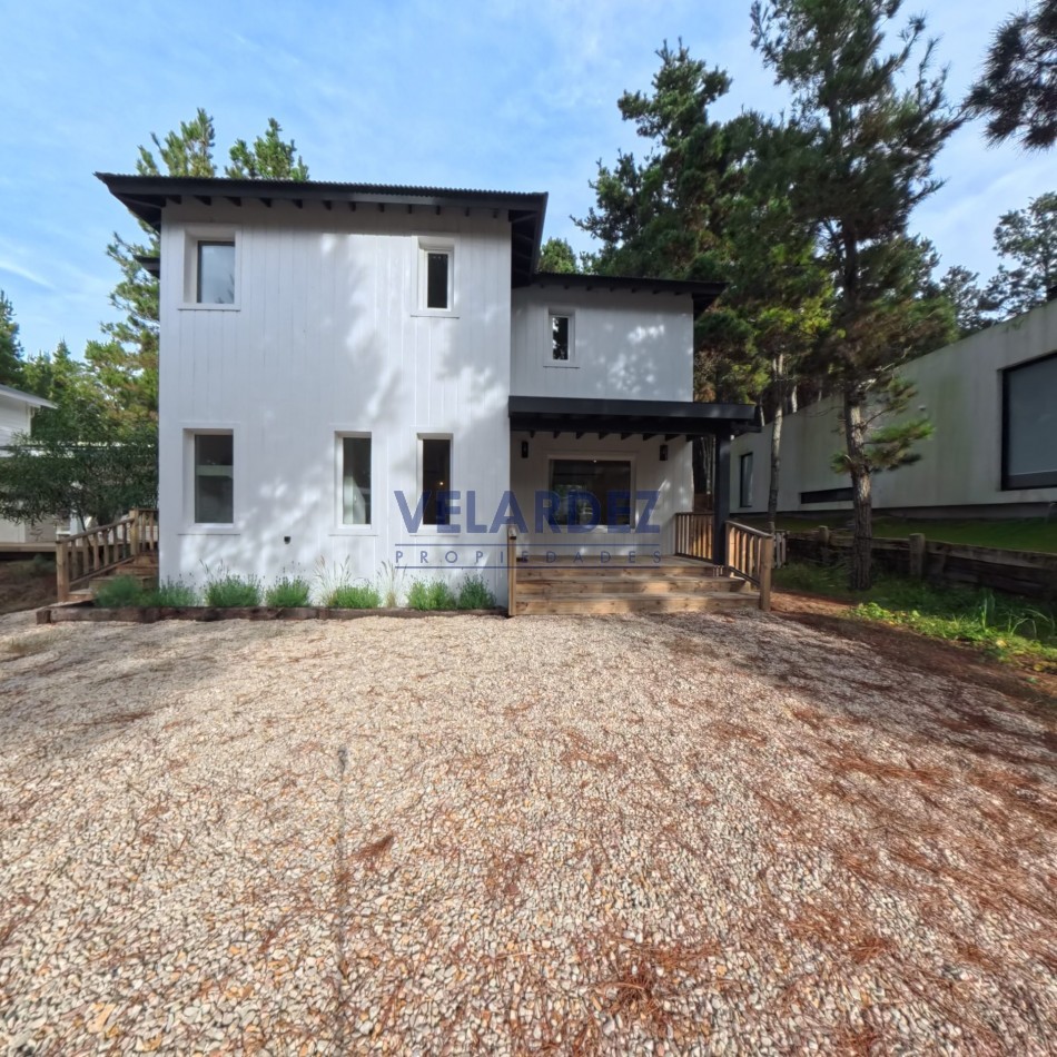 Casa 4 dormitorios en Costa Esmeralda - Barrio Senderos 4