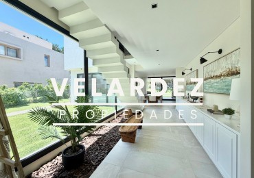 Casa en Venta en Costa Esmeralda con gas natural